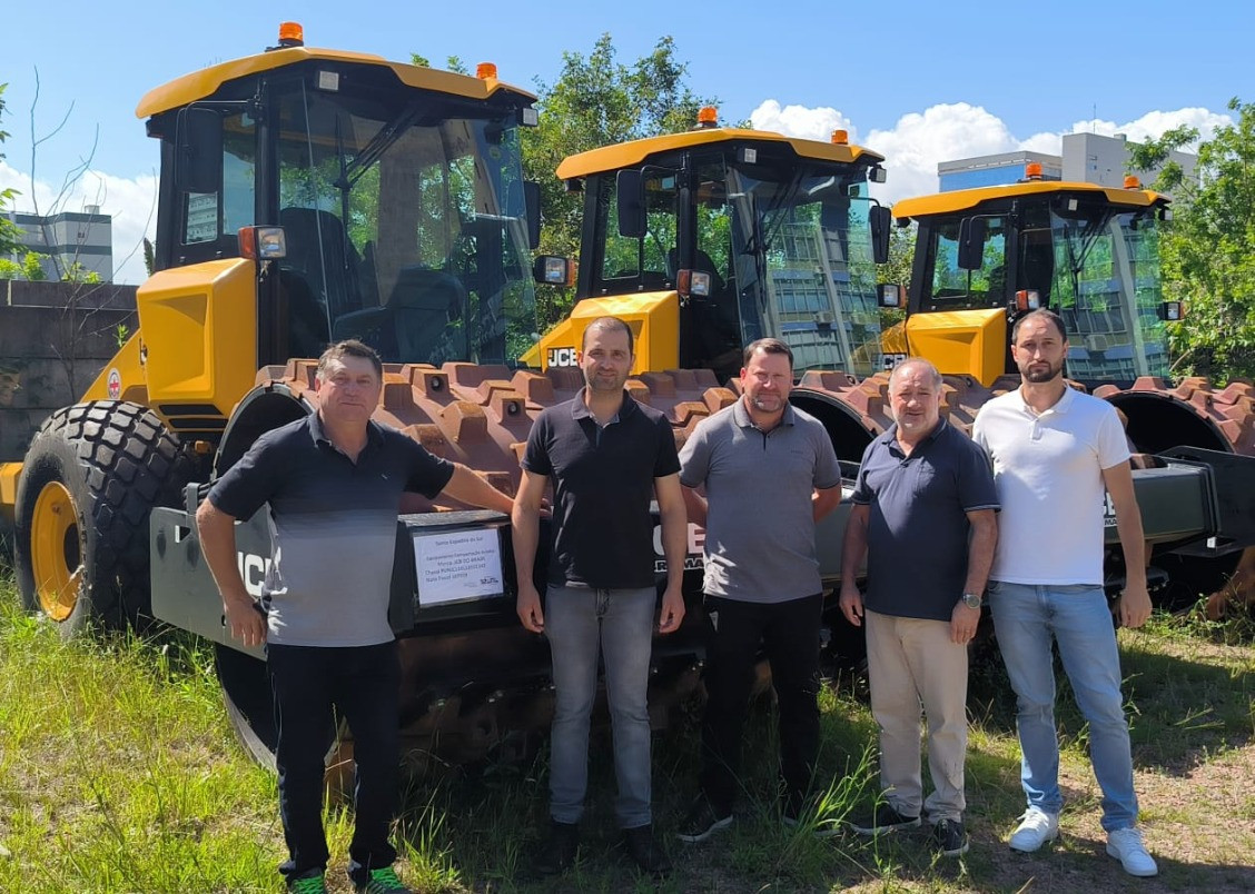 Legislativo acompanha entrega técnica de rolo compactador destinado a Santo Expedito do Sul