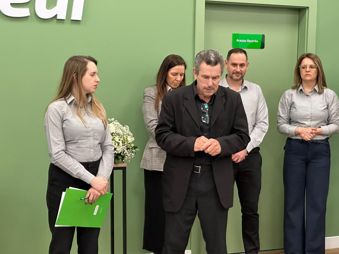 Presidente do Legislativo participa da reinauguração da agência do Sicredi em Santo Expedito do Sul